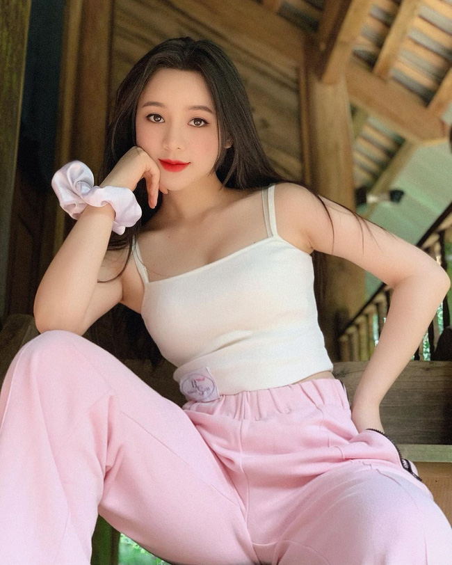 Quỳnh Kool - tiểu thư bị ghét nhất Hướng Dương Ngược Nắng: Style ngoài đời cực sành điệu, mê nhất là những khi diện váy-14