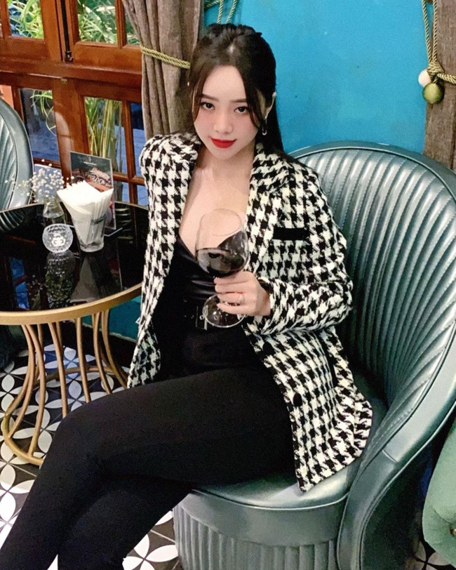 Quỳnh Kool - tiểu thư bị ghét nhất Hướng Dương Ngược Nắng: Style ngoài đời cực sành điệu, mê nhất là những khi diện váy-3