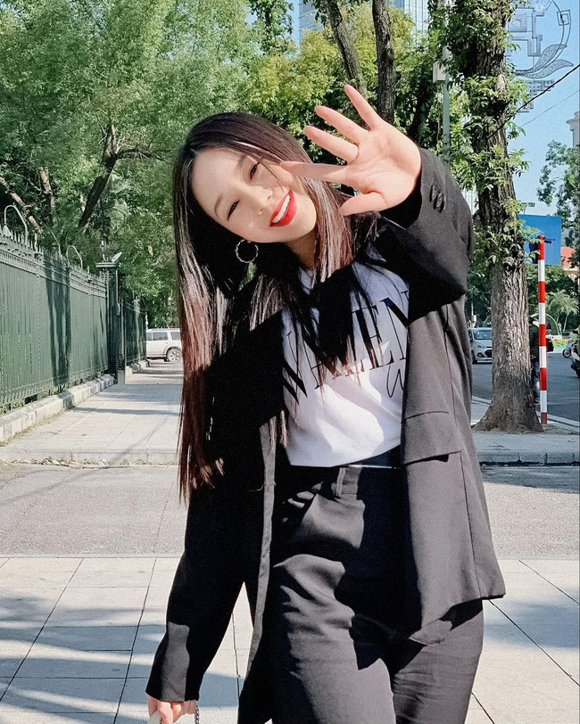 Quỳnh Kool - tiểu thư bị ghét nhất Hướng Dương Ngược Nắng: Style ngoài đời cực sành điệu, mê nhất là những khi diện váy-4