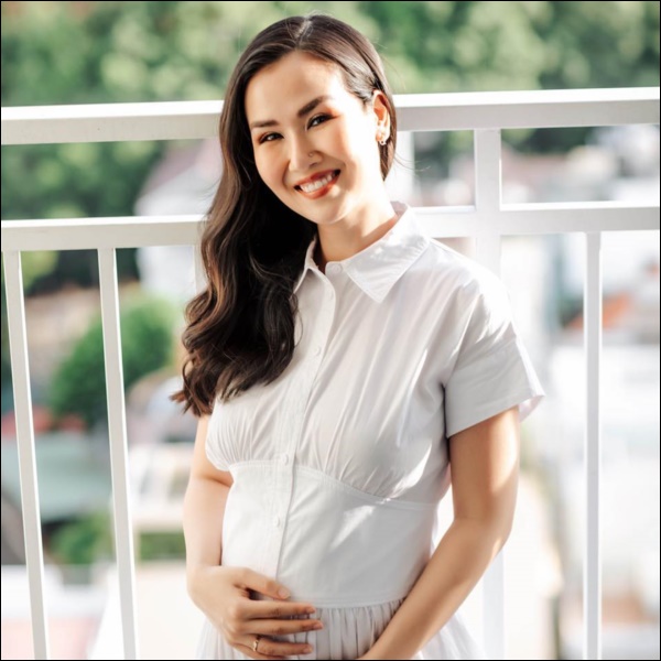 Lần đầu làm mẹ Võ Hạ Trâm khóc òa vì quá hạnh phúc, chồng doanh nhân Ấn Độ được lên chức lại mắc cỡ-1