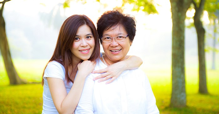 Trách móc chồng lô đề mất cả ô tô, hôm về quê ăn giỗ tôi đứng không vững khi nghe mẹ dặn dò-1