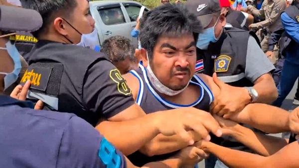 Hiện trường thực nghiệm vụ nữ sinh bị cưỡng hiếp và giết chết khi đi đổ xăng: Thái độ lạnh gáy của kẻ thủ ác và phản ứng đau đớn của người cha-4