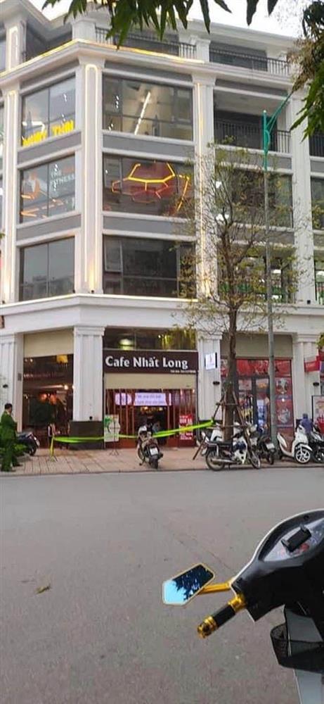 Hà Nội: Người đàn ông đang uống cà phê thì đi lên tầng 5 rồi nhảy xuống-1