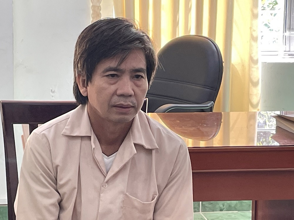 Người đàn ông đâm chết anh trai, cố thủ trong nhà: Thản nhiên cầm dao đi rửa sau khi gây án-1