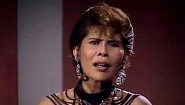 Vụ án nữ ca sĩ rẽ hướng làm phù thủy rồi giết người vì lòng tham vô đáy, ra tòa với nụ cười bí hiểm và câu nói trước khi bị hành quyết gây ám ảnh-1