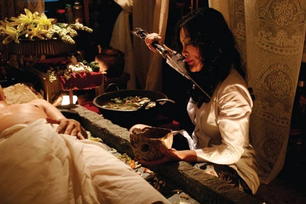 Vụ án nữ ca sĩ rẽ hướng làm phù thủy rồi giết người vì lòng tham vô đáy, ra tòa với nụ cười bí hiểm và câu nói trước khi bị hành quyết gây ám ảnh-3