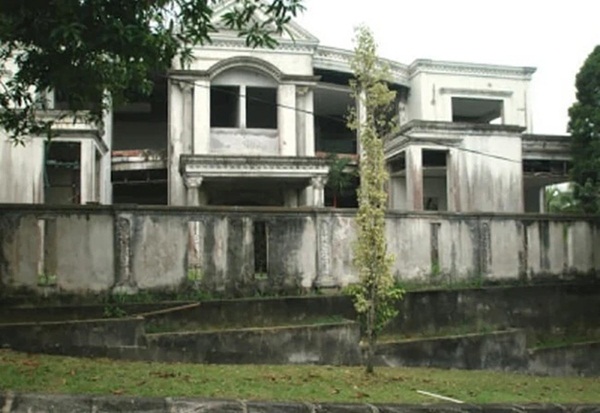 Vụ án nữ ca sĩ rẽ hướng làm phù thủy rồi giết người vì lòng tham vô đáy, ra tòa với nụ cười bí hiểm và câu nói trước khi bị hành quyết gây ám ảnh-8