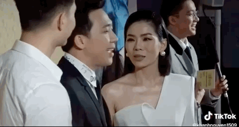 Clip hiếm: Lệ Quyên đụng độ Hồ Ngọc Hà trên thảm đỏ, lướt qua nhau không biết cảm giác thế nào?-4