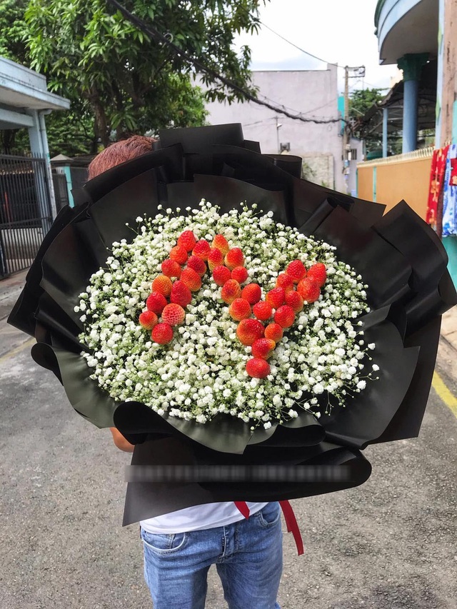 Bỏng tay với bó hoa dâu tây siêu lạ, ngắm đẹp, ăn ngon dịp 8/3-3