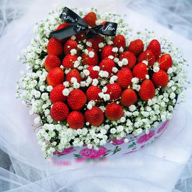 Bỏng tay với bó hoa dâu tây siêu lạ, ngắm đẹp, ăn ngon dịp 8/3-4