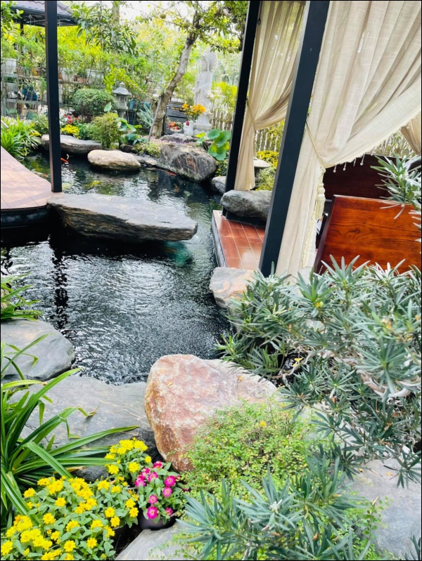 Biệt thự triệu đô hoành tráng&nbsp;của Nhật Kim Anh: Bốn&nbsp;mùa ngập tràn hoa tươi từ nhà ra ngõ-15