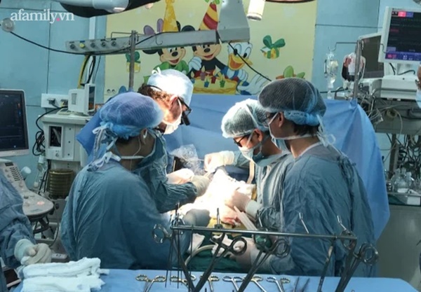 Bé gái 8 tuổi ở Đà Lạt bất ngờ chảy máu vùng kín, phải xuống TP.HCM phẫu thuật vì căn bệnh hiếm gặp-3