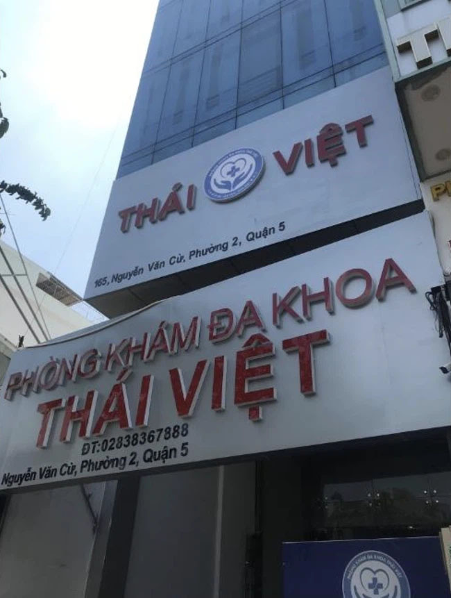 TP.HCM: 2 bác sĩ Trung Quốc tháo chạy khỏi phòng khám khi phát hiện đoàn thanh tra, để lại bệnh nhân đang cắt bao quy đầu-1