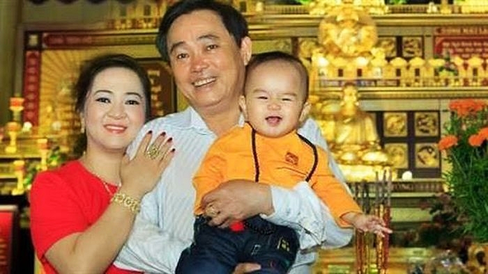 Từ lâu bà Phương Hằng - vợ ông Dũng lò vôi đã chọn người thừa kế khối tài sản khổng lồ, cậu bé khi ấy mới tròn 1 tuổi và lý do đằng sau khiến ai cũng bất ngờ-5