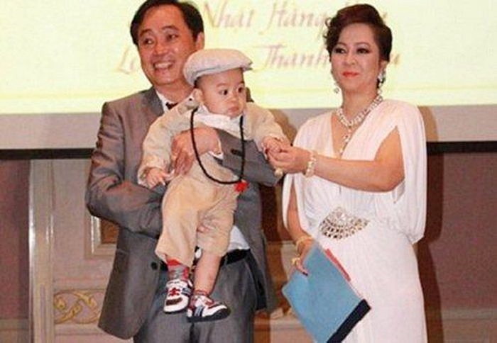 Từ lâu bà Phương Hằng - vợ ông Dũng lò vôi đã chọn người thừa kế khối tài sản khổng lồ, cậu bé khi ấy mới tròn 1 tuổi và lý do đằng sau khiến ai cũng bất ngờ-7