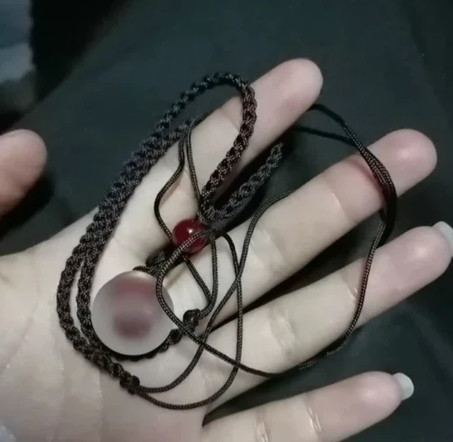 Cách thể hiện tình yêu trời ơi đất hỡi của giới trẻ Trung Quốc: Tự lấy máu cầu bình an cho đối phương, xăm nốt ruồi chu sa làm mật mã riêng-6