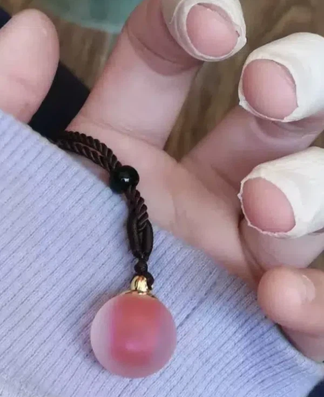 Cách thể hiện tình yêu trời ơi đất hỡi của giới trẻ Trung Quốc: Tự lấy máu cầu bình an cho đối phương, xăm nốt ruồi chu sa làm mật mã riêng-7