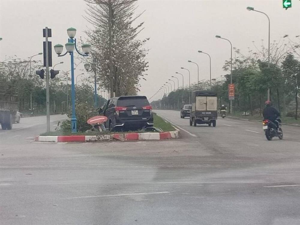 Người phụ nữ bị ô-tô điên tông tử vong ở Mê Linh đang mang thai hơn 5 tháng-2