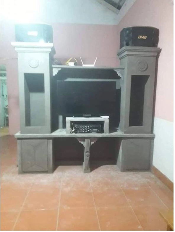 Chiếc kệ tivi bằng... bê tông khiến dân tình ngán ngẩm chấm gia chủ âm điểm thẩm mỹ-1