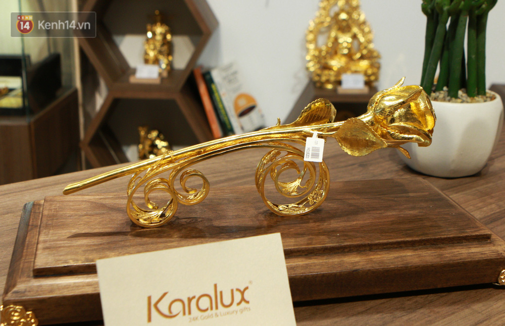 Cận cảnh hoa hồng đúc vàng giá 330 triệu đồng được đại gia Hải Phòng mua làm quà tặng ngày 8/3-4