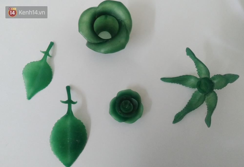 Cận cảnh hoa hồng đúc vàng giá 330 triệu đồng được đại gia Hải Phòng mua làm quà tặng ngày 8/3-8