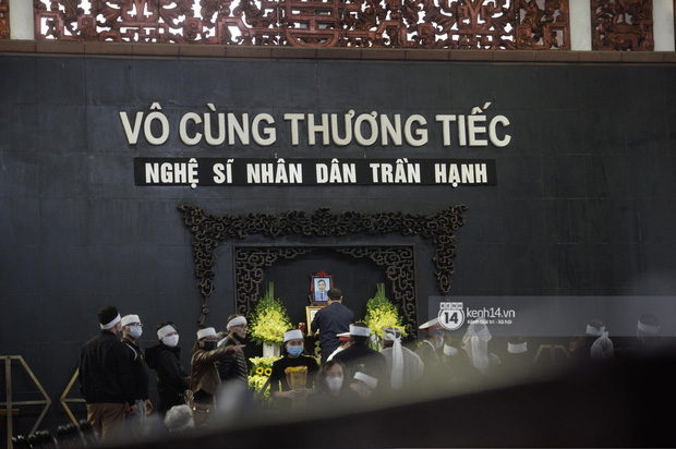 Tang lễ cố NSND Trần Hạnh: Gia quyến bật khóc, NS Công Lý và dàn nghệ sĩ ngậm ngùi tiễn biệt người quá cố-24