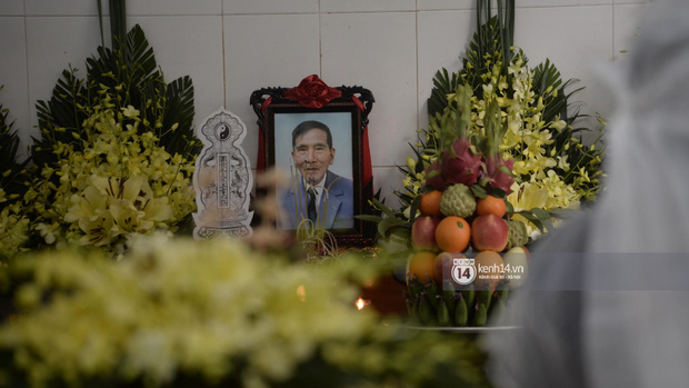 Tang lễ cố NSND Trần Hạnh: Gia quyến bật khóc, NS Công Lý và dàn nghệ sĩ ngậm ngùi tiễn biệt người quá cố-21