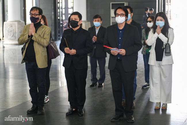 Tang lễ cố NSND Trần Hạnh: Gia quyến bật khóc, NS Công Lý và dàn nghệ sĩ ngậm ngùi tiễn biệt người quá cố-29