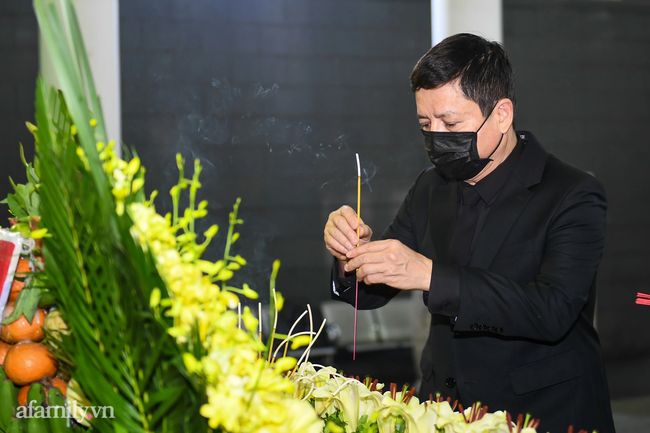 Tang lễ cố NSND Trần Hạnh: Gia quyến bật khóc, NS Công Lý và dàn nghệ sĩ ngậm ngùi tiễn biệt người quá cố-30