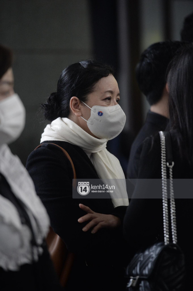 Tang lễ cố NSND Trần Hạnh: Gia quyến bật khóc, NS Công Lý và dàn nghệ sĩ ngậm ngùi tiễn biệt người quá cố-14