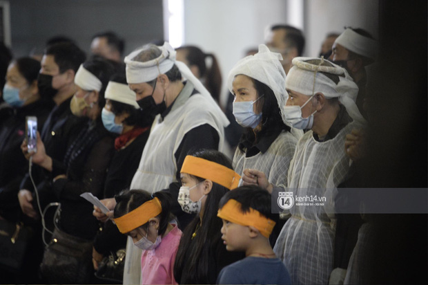 Tang lễ cố NSND Trần Hạnh: Gia quyến bật khóc, NS Công Lý và dàn nghệ sĩ ngậm ngùi tiễn biệt người quá cố-7