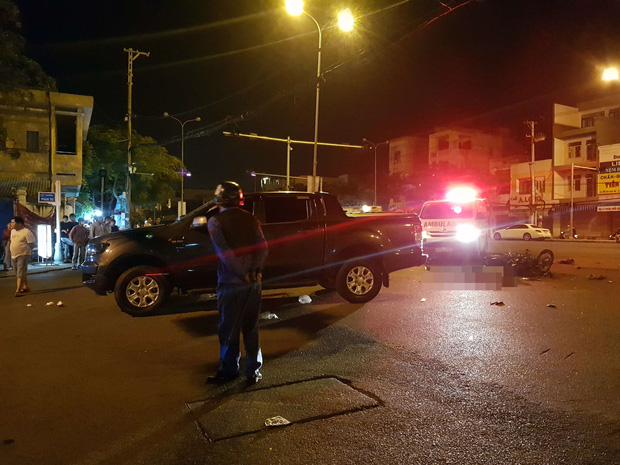 Xe máy va chạm với ô tô bán tải, 1 thanh niên chết thảm, 2 người nguy kịch-4