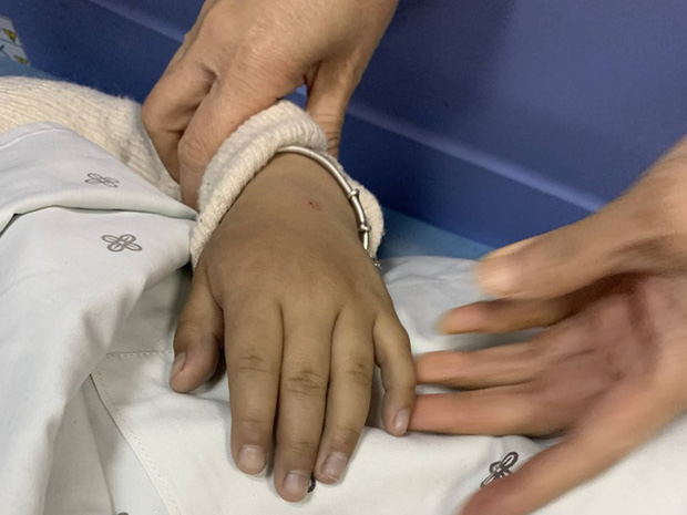 Bé gái 5 tuổi bị ngộ độc do ăn kim chi tự làm, cảnh báo bố mẹ những thực phẩm không nên cho trẻ ăn-2