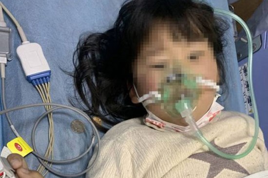 Bé gái 5 tuổi bị ngộ độc do ăn kim chi tự làm, cảnh báo bố mẹ những thực phẩm không nên cho trẻ ăn