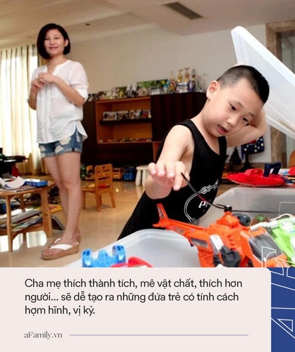 Bà mẹ mua quà đắt tiền để con mang tới lớp, nhưng hành động sau đó khiến ai nấy ngán ngẩm cho kiểu phụ huynh nhà giàu-4