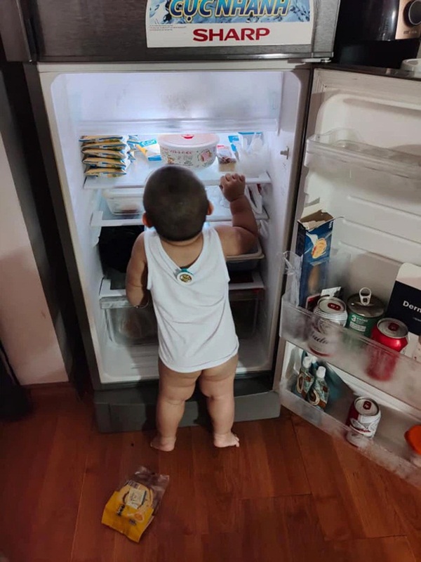 Mẹ trẻ lên mạng cầu cứu vì con tối ngày mở tủ lạnh, ngờ đâu nhiều nhà còn chịu cảnh khủng khiếp hơn mà chỉ biết bó tay bất lực-2