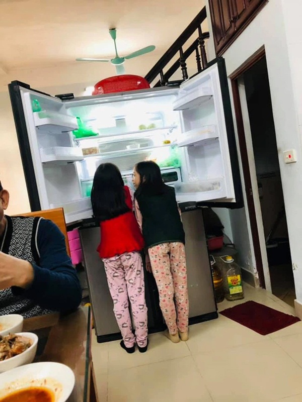 Mẹ trẻ lên mạng cầu cứu vì con tối ngày mở tủ lạnh, ngờ đâu nhiều nhà còn chịu cảnh khủng khiếp hơn mà chỉ biết bó tay bất lực-8