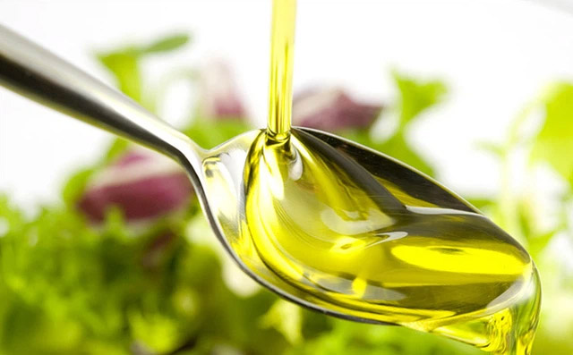 Bé ba tuổi suy dinh dưỡng, chậm phát triển chỉ vì mẹ bữa nhớ bữa quên cho con ăn dầu-1