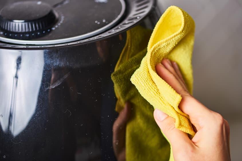 Làm thế nào để vệ sinh nồi chiên không dầu một cách dễ dàng, sẵn sàng cho những món ăn ngon mỗi ngày-3