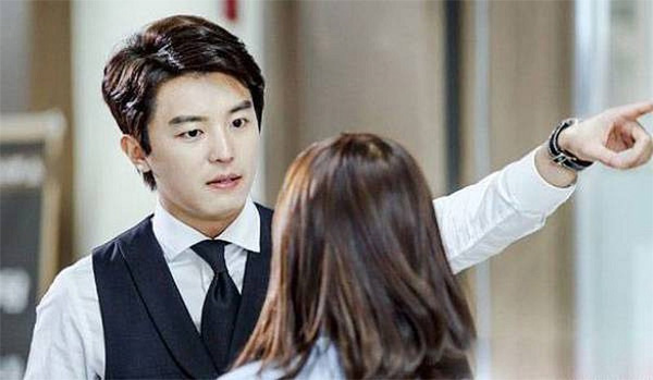 Ngày tái hôn, tôi giận dữ tát vợ mới trước mặt quan khách sau khi nhận được món quà từ vợ cũ-2