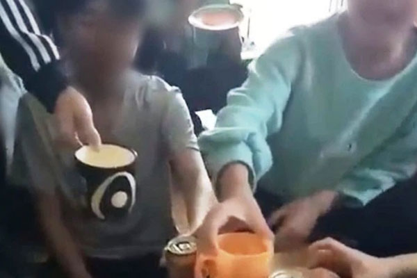 Chỉ vì ghen tị bạn học được cô giáo thiên vị, cô bé lớp 3 bày ra tầng tầng, lớp lớp âm mưu để bạn bị cả lớp ghét bỏ-3