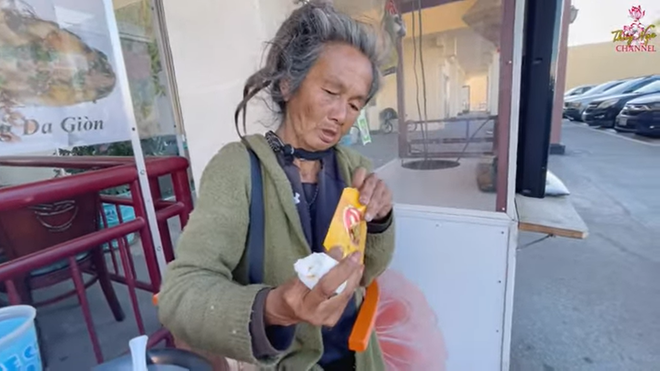 Xót xa câu nói của Kim Ngân khi sống lang thang tại Mỹ: Má cứ ghé thăm tôi, đừng bỏ tôi-2