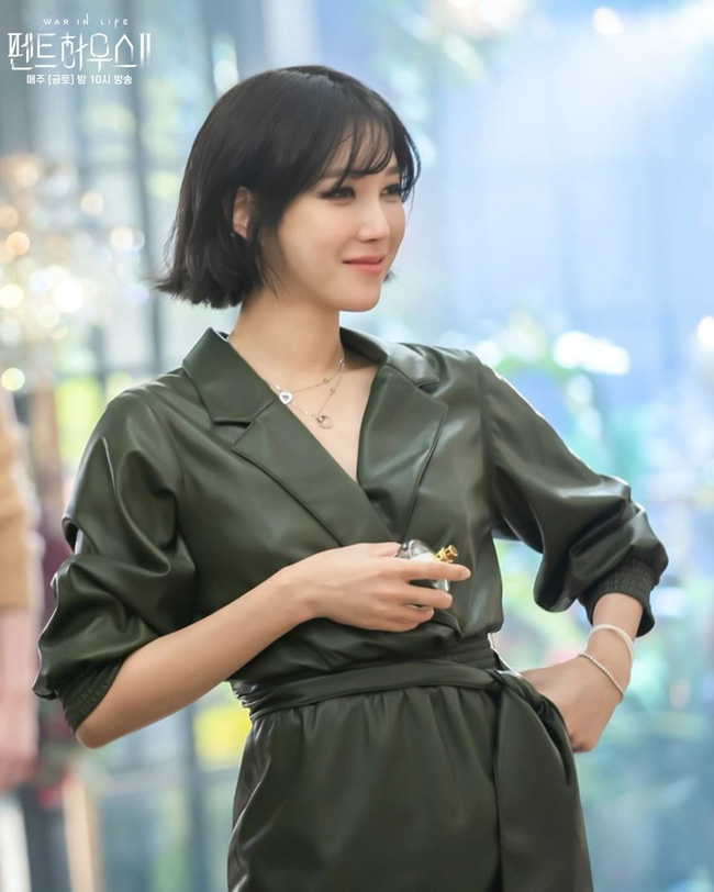 Lee Ji Ah tái xuất Penthouse 2 với mái tóc ngắn: Độ sang xịn lên một tầm cao mới, trẻ và chất đến độ không ai nghĩ đã 43 tuổi-5
