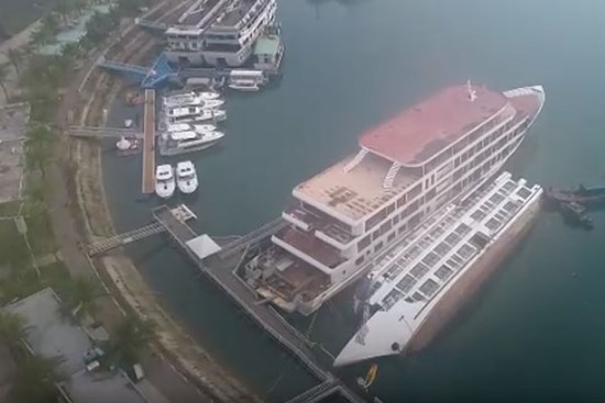 Hiện trường vụ du thuyền bị lật ở cảng Tuần Châu