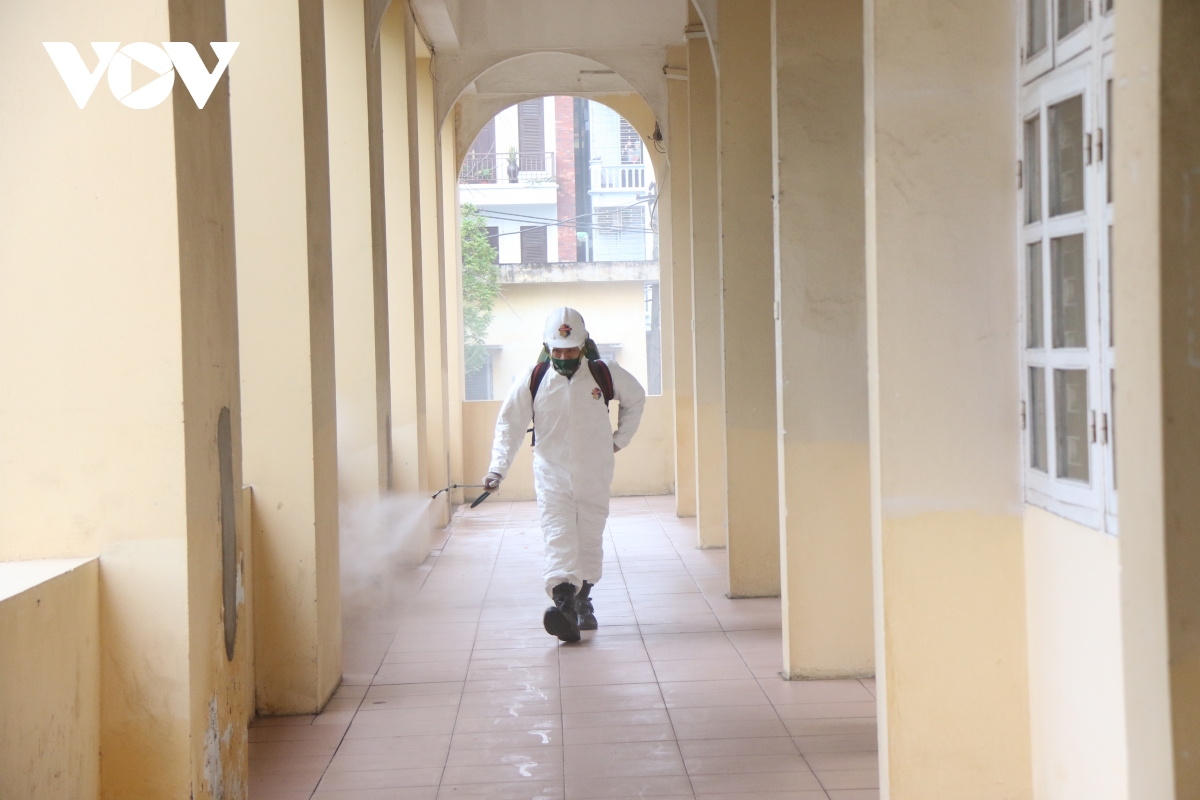 Các trường Đại học ở Hà Nội thực hiện vệ sinh, khử khuẩn chuẩn bị đón sinh viên trở lại-6