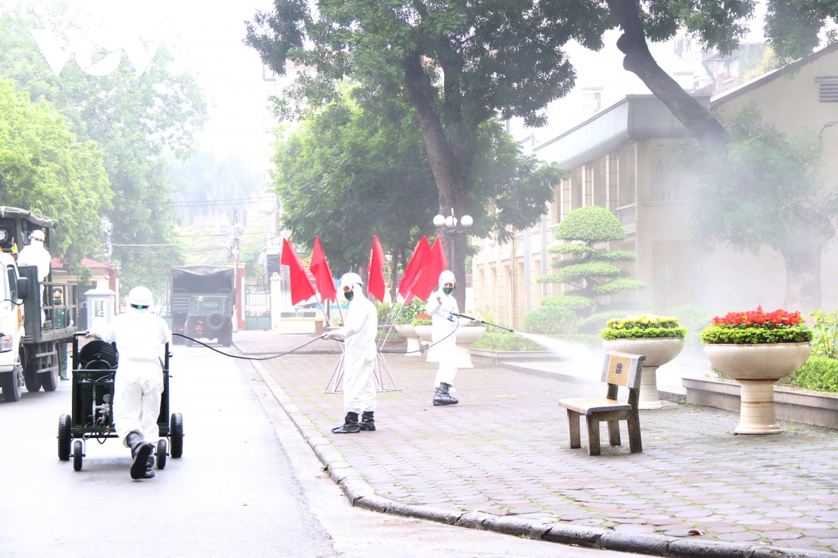 Các trường Đại học ở Hà Nội thực hiện vệ sinh, khử khuẩn chuẩn bị đón sinh viên trở lại-3