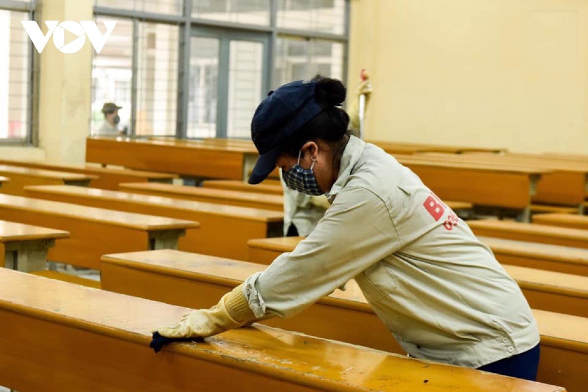 Các trường Đại học ở Hà Nội thực hiện vệ sinh, khử khuẩn chuẩn bị đón sinh viên trở lại-11