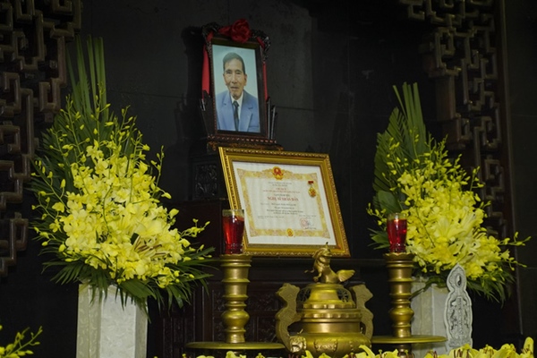 Tang lễ NSND Trần Hạnh và những khoảnh khắc khiến công chúng nghẹn lời-1