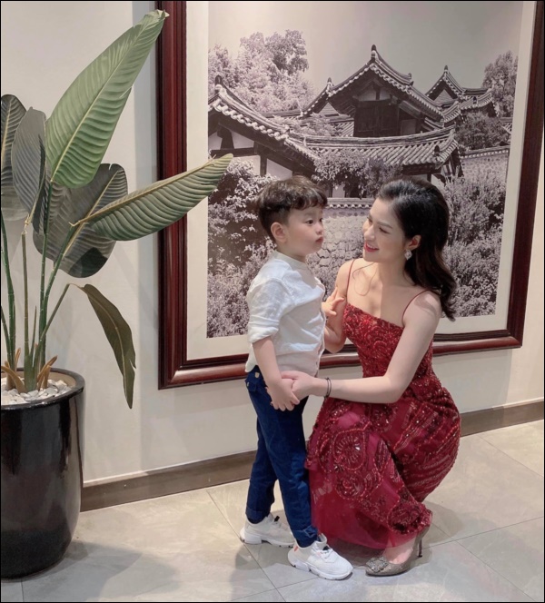 Văn minh sau ly hôn như Việt Anh và vợ cũ: Vẫn đứng chung một khung hình, cùng tổ chức mừng sinh nhật&nbsp;con trai-2