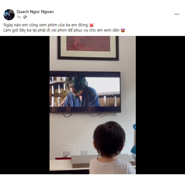 Quách Ngọc Ngoan khoe hình ảnh con gái chăm chú xem phim của ba-1